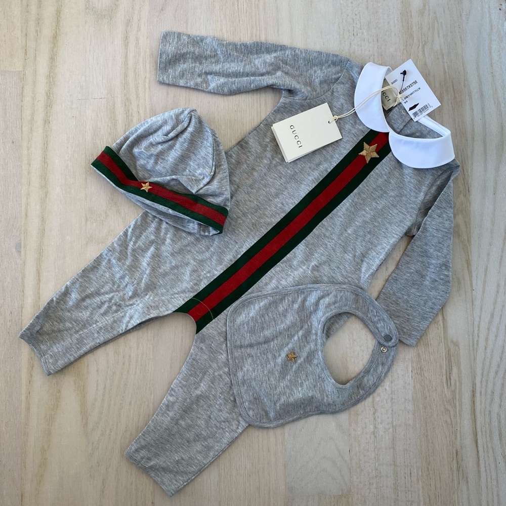 GUCCI - baby 6/9 months outfit with bib and hat